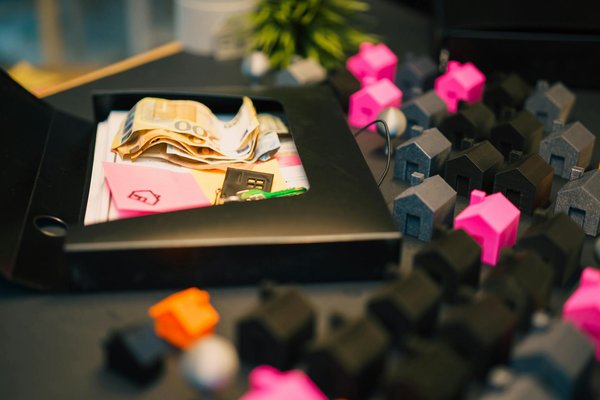 How can you create a realistic moving budget for your UK home relocation?